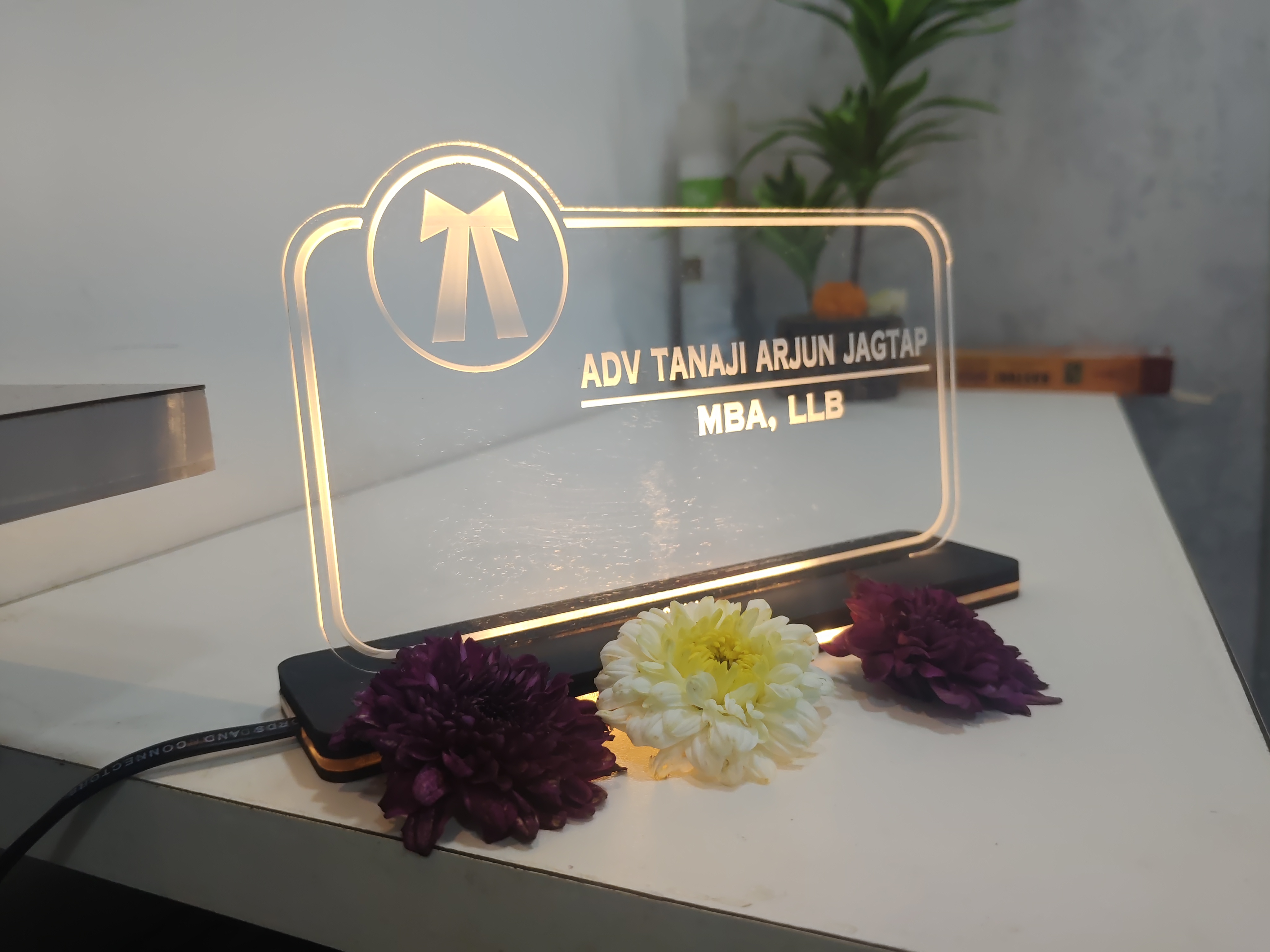 Advocate office consultation table
